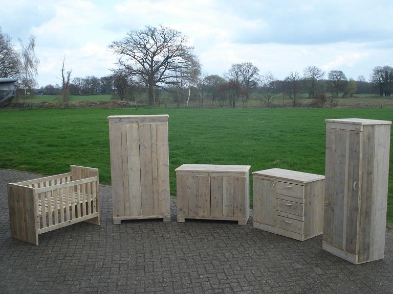 babykamer voorbeelden van steigerhout