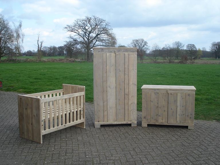 babykamer van steigerhout