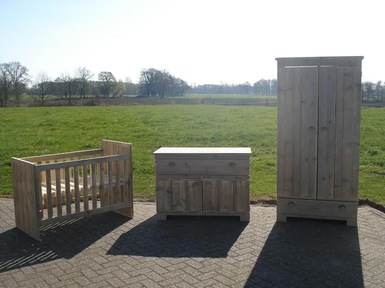 babykamer van steigerhout