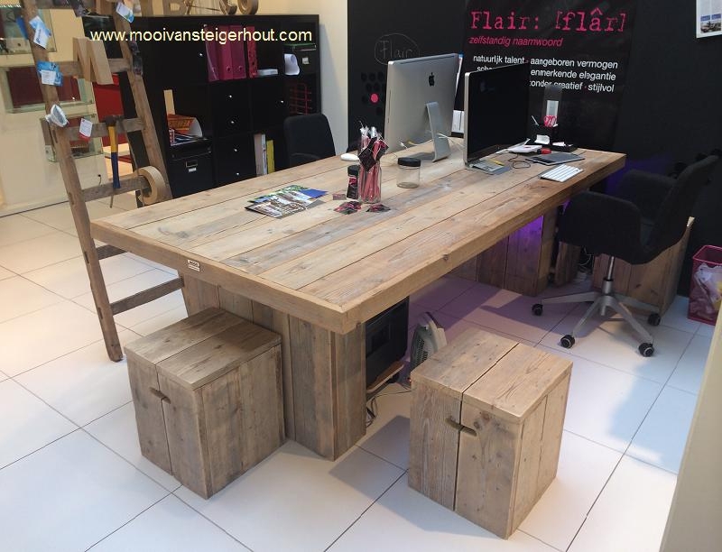 tafel steigerhout met kolompoten