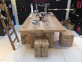 tafel steigerhout met kolompoten