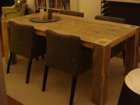 tafel steigerhout met doorgestoken poten