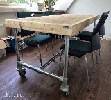 tafel van steigerhout en steigerbuis