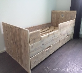 Bed van steigerhout