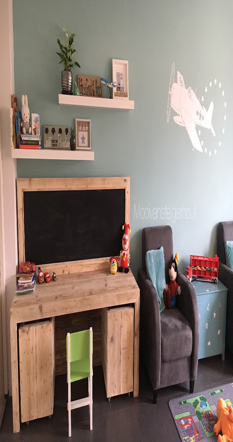 Kinder speeltafel van steigerhout.