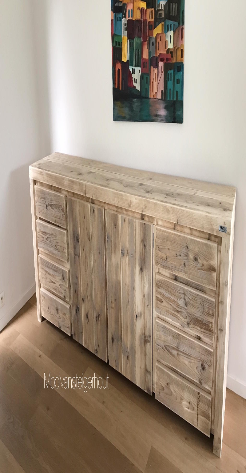 Dressoir van steigerhout.