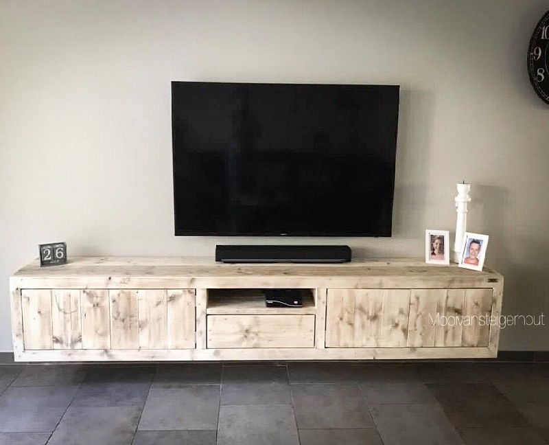 Tv meubel van steigerhout.