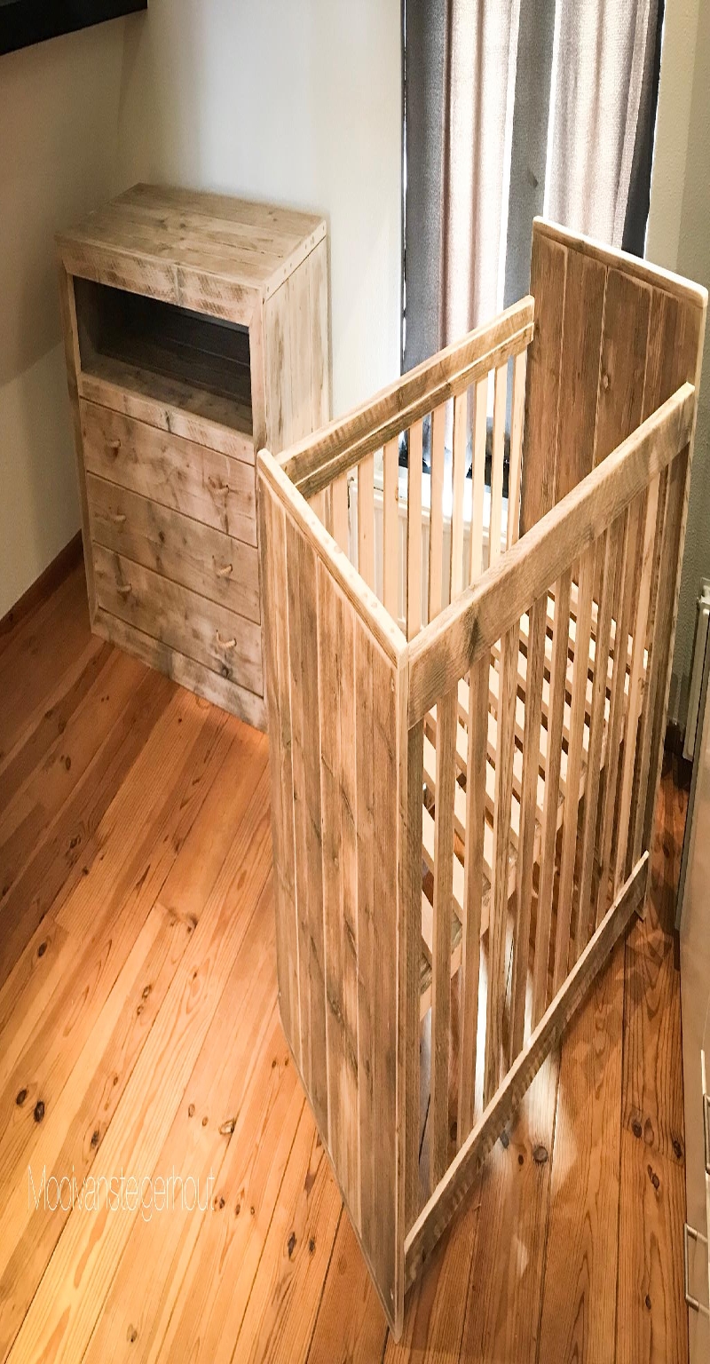 babykamer steigerhout.