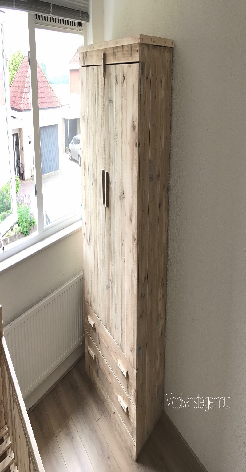 babykamer steigerhout.