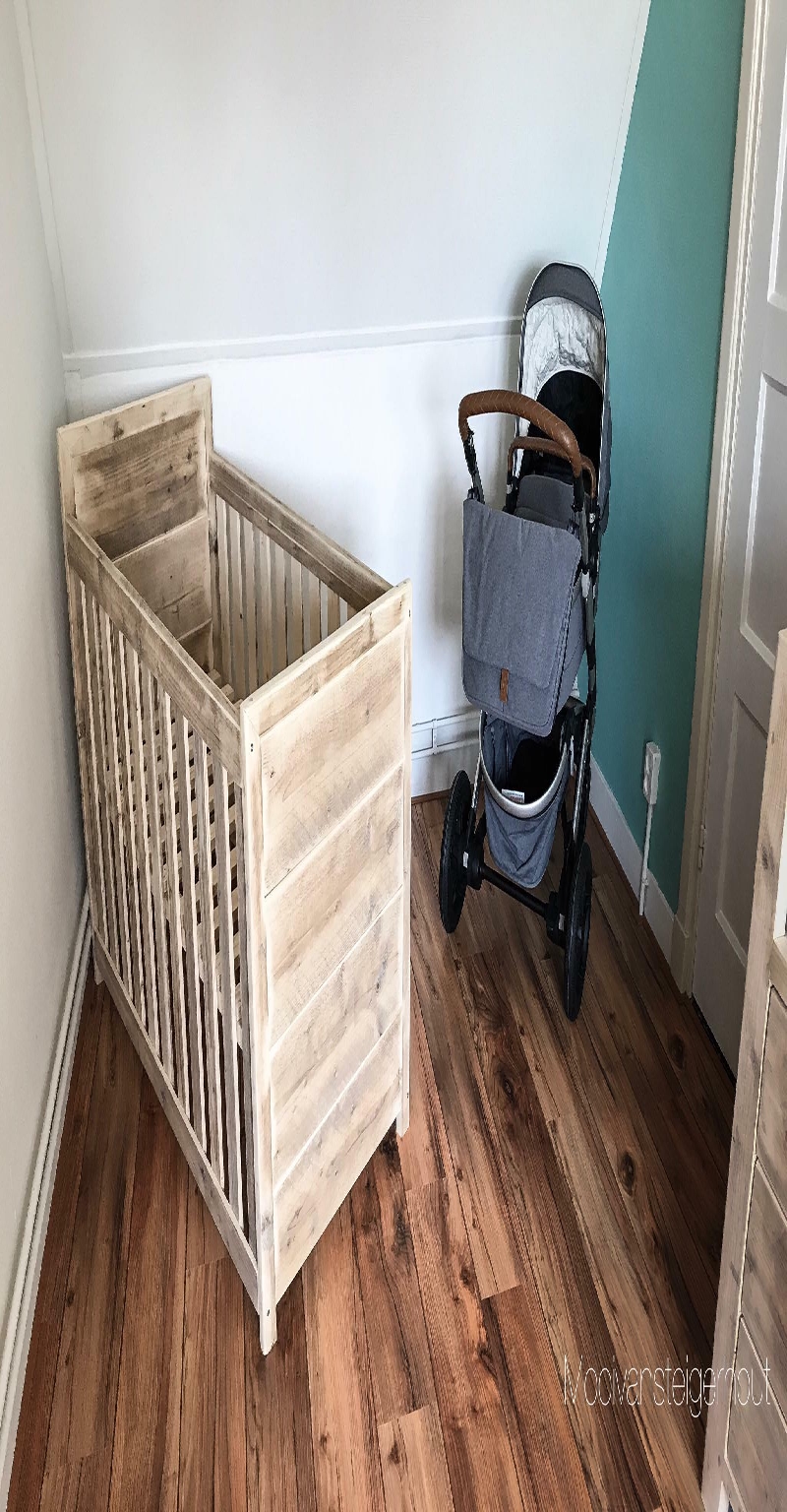 babykamer ledikant van steigerhout.