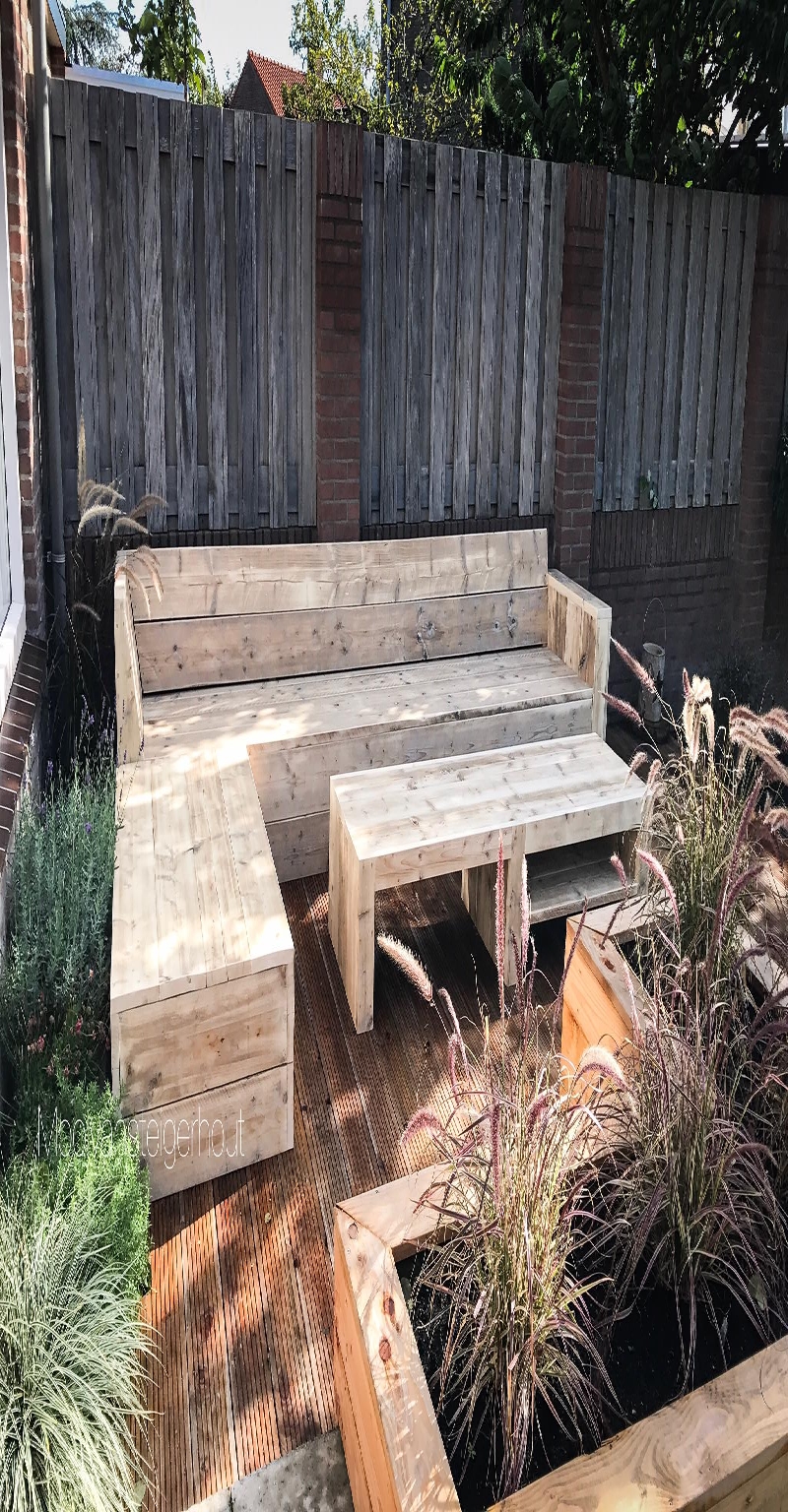 hoekbank van steigerhout.
