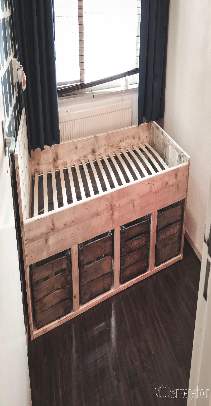 1 persoons bed van steigerhout.
